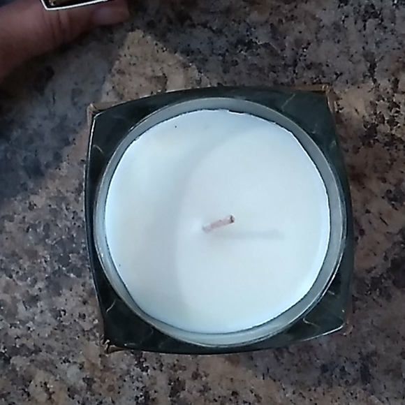 5th AVENUE CANDLE MELON & COCONUT - Picture 5 of 6